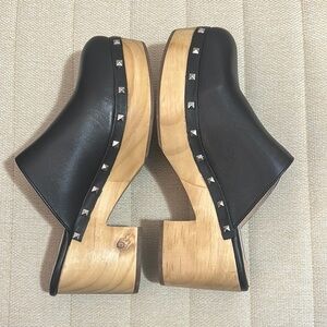 Steve Madden Black Leather Clogs